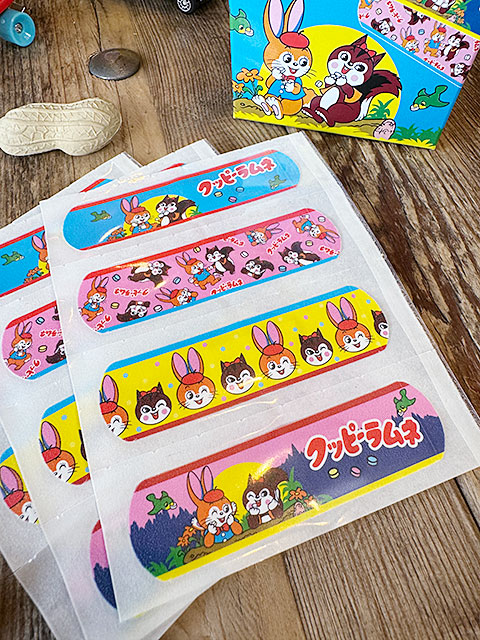 駄菓子屋シリーズ お菓子の絆創膏 （クッピーラムネ） オフィシャル