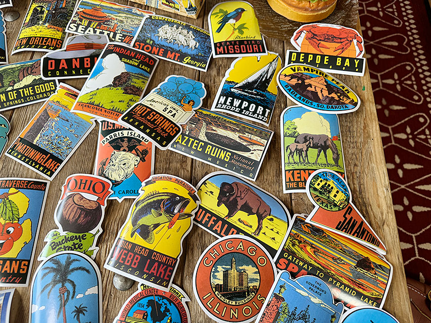 スーツケースを昔の旅行トランク風にできるトラベルステッカー　ダルトン　レトロステイツステッカー　50枚セット | DULTON | 02