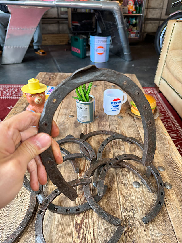 本物の蹄鉄 Lサイズ　USED　幸運を呼び込むお守り　魔除け　縁起物　ラッキーアイテム ■ アメリカン雑貨 アメリカ雑貨 |  | 01