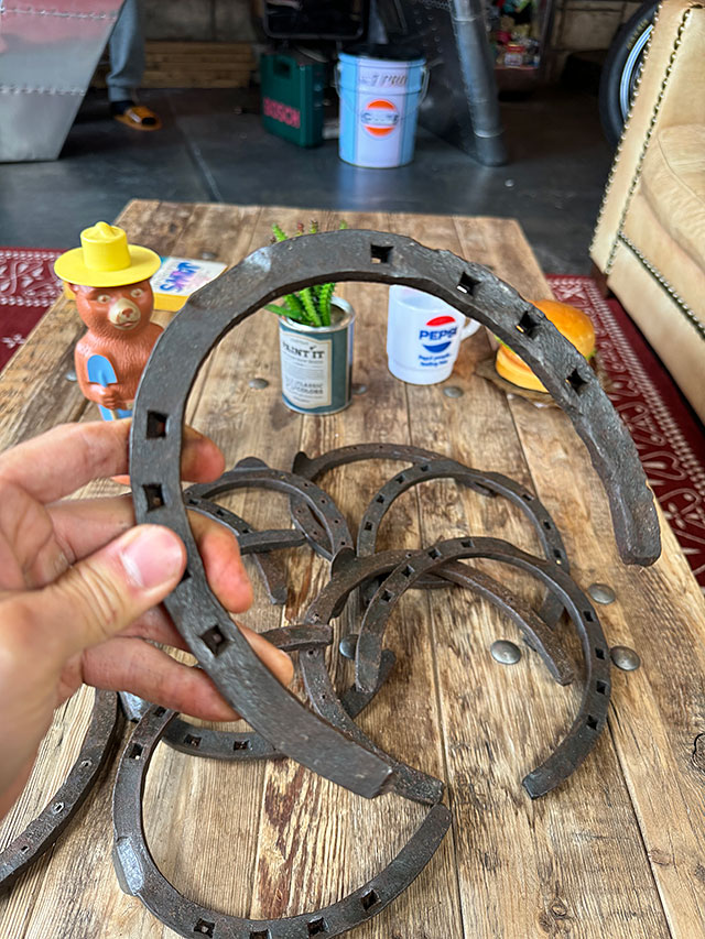 本物の蹄鉄 Lサイズ　USED　幸運を呼び込むお守り　魔除け　縁起物　ラッキーアイテム ■ アメリカン雑貨 アメリカ雑貨 |  | 02