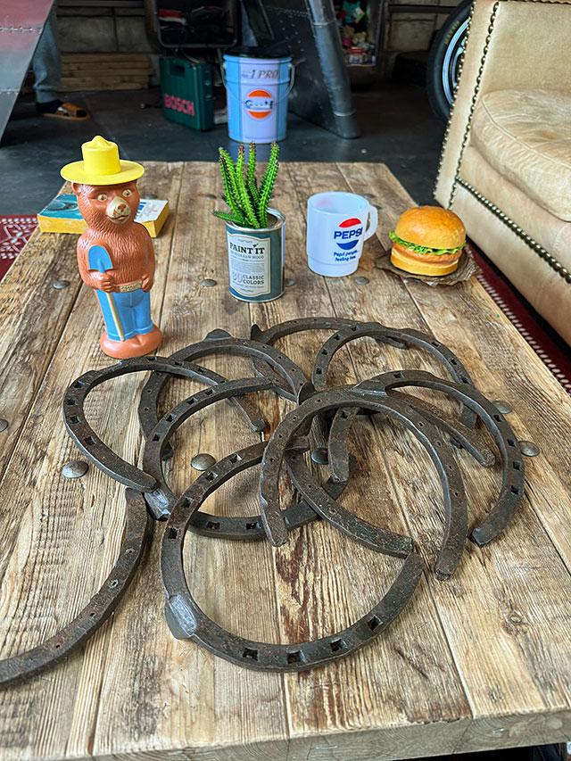 本物の蹄鉄 Lサイズ　USED　幸運を呼び込むお守り　魔除け　縁起物　ラッキーアイテム ■ アメリカン雑貨 アメリカ雑貨 |  | 04