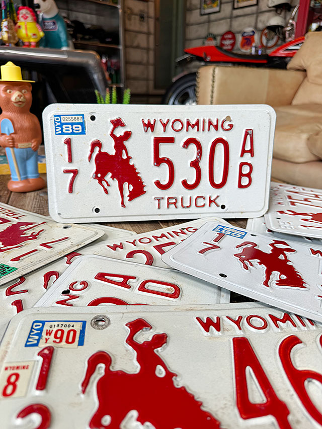 アメリカ　USEDナンバープレート　（ワイオミング州）　ライセンスプレート ■ アメリカン雑貨 アメリカ雑貨 | 