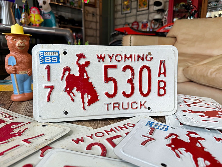 アメリカ　USEDナンバープレート　（ワイオミング州）　ライセンスプレート ■ アメリカン雑貨 アメリカ雑貨 |  | 01