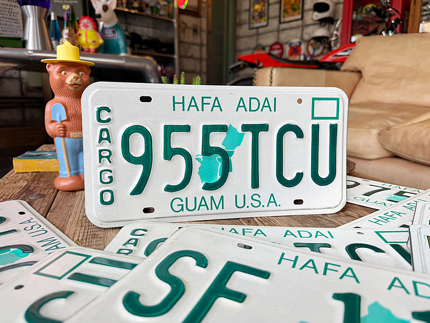 アメリカ　USEDナンバープレート　（グアム）　ライセンスプレート ■ アメリカン雑貨 アメリカ雑貨 |  | 01