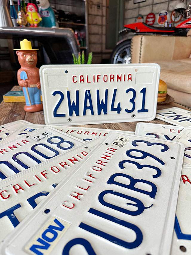 アメリカ　USEDナンバープレート　（カリフォルニア州/1987〜1992年デザイン）　ライセンスプレート ■ アメリカン雑貨 アメリカ雑貨 | 