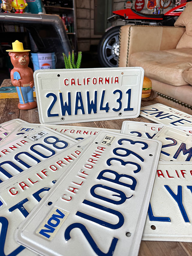 アメリカ　USEDナンバープレート　（カリフォルニア州/1987〜1992年デザイン）　ライセンスプレート ■ アメリカン雑貨 アメリカ雑貨 |  | 03