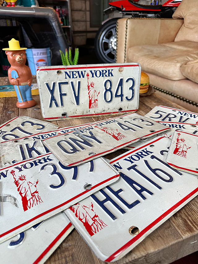 アメリカ　USEDナンバープレート　（ニューヨーク州）　ライセンスプレート　※ダメージ多め ■ アメリカン雑貨 アメリカ雑貨 |  | 03