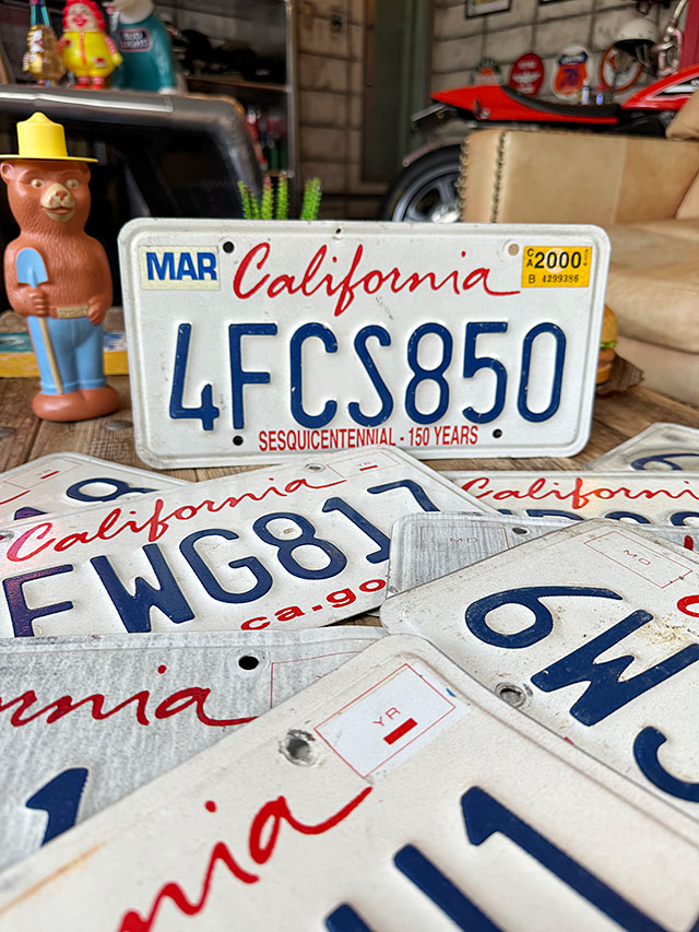 アメリカ　USEDナンバープレート　（カリフォルニア州/1993年以降の筆記体バージョン）　ライセンスプレート | 