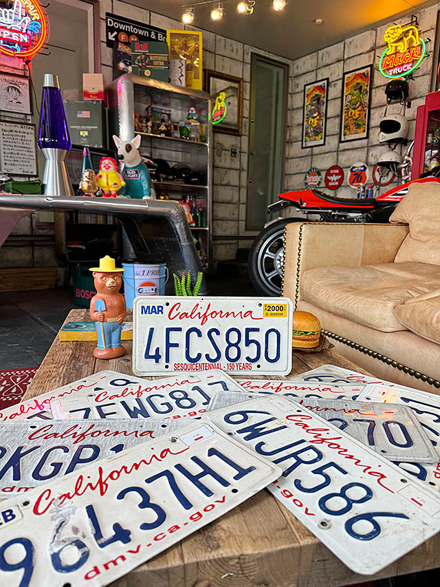 アメリカ　USEDナンバープレート　（カリフォルニア州/1993年以降の筆記体バージョン）　ライセンスプレート |  | 02