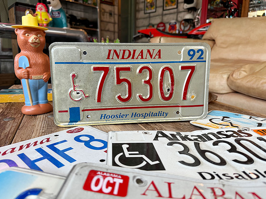 アメリカ　USEDナンバープレート　（ハンディキャップ）　ライセンスプレート ■ アメリカン雑貨 アメリカ雑貨 |  | 01
