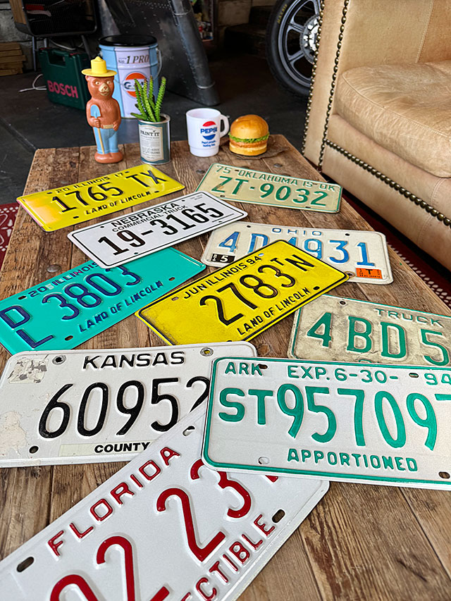 アメリカ　USEDナンバープレート　数字のみのデザイン（ランダムチョイス/単品/1枚）　ライセンスプレート |  | 04