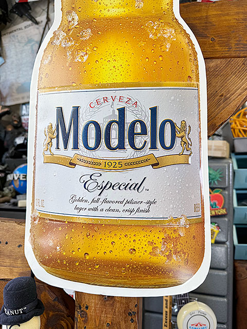 モデロ　モデロエスペシャル　ビアボトル型　エンボスティンサイン　ブリキ看板 ■ アメリカン雑貨 アメリカ雑貨 |  | 01