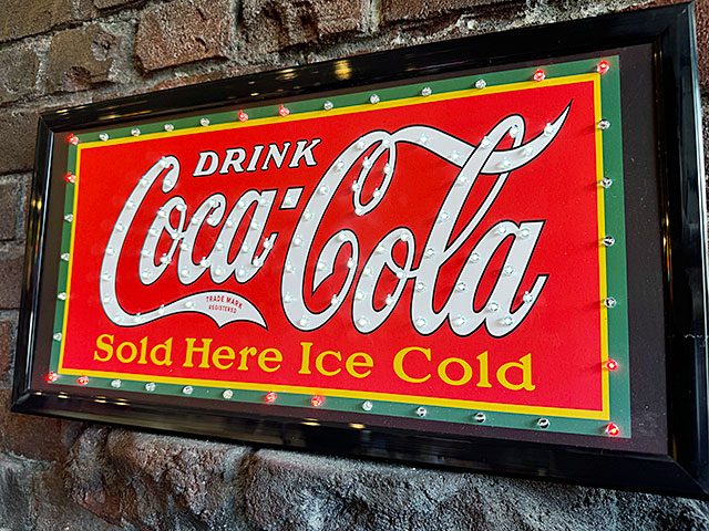 コカ・コーラ　LEDドットサイン　（SOLD HERE ICE COLD） ■ アメリカン雑貨 アメリカ雑貨 | Coca Cola | 02