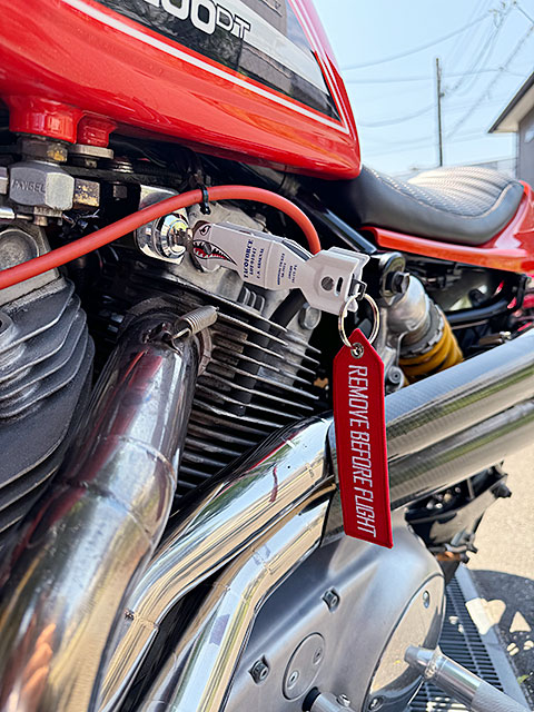 タックフォース　シャークボム　キーケース　（ホワイト/U.S.エアフォース）　最大3本まで収納可能　栓抜き付き |  | 18