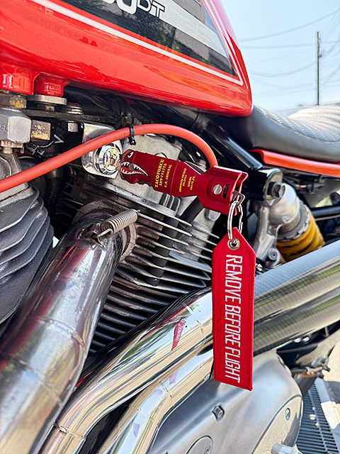 タックフォース　シャークボム　キーケース　（レッド/U.S.マリーン）　最大3本まで収納可能　栓抜き付き |  | 18