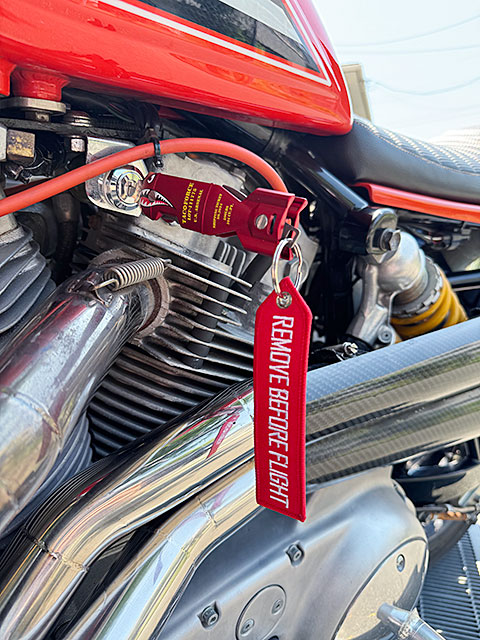 タックフォース　シャークボム　キーケース　（レッド/U.S.マリーン）　最大3本まで収納可能　栓抜き付き |  | 20