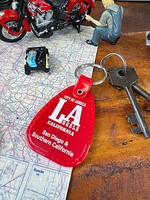 U.S.A.　サドルキータグ　キーホルダー　（ロサンゼルス/レッド） ■ アメリカン雑貨 アメリカ雑貨 | 