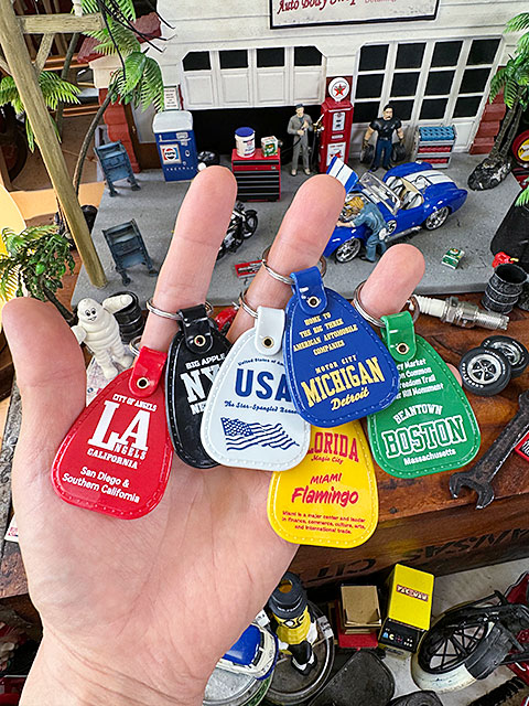 アメリカ雑貨　キーホルダー 青】アメリカン雑貨USEDアドバタイジングキーホルダーYOU 'RE