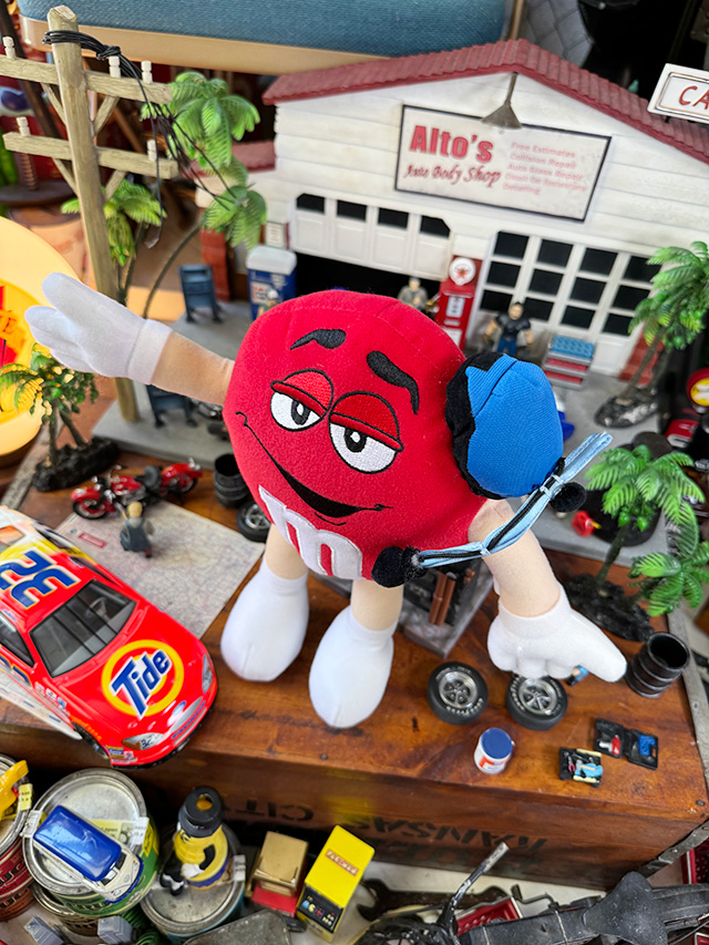 m&m's　レッド　NASCAR　ピットクルー　ぬいぐるみ ■ アメリカン雑貨 アメリカ雑貨 |  | 01