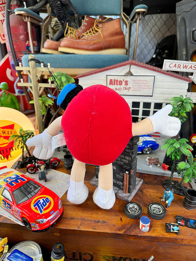 m&m's　レッド　NASCAR　ピットクルー　ぬいぐるみ ■ アメリカン雑貨 アメリカ雑貨 |  | 05
