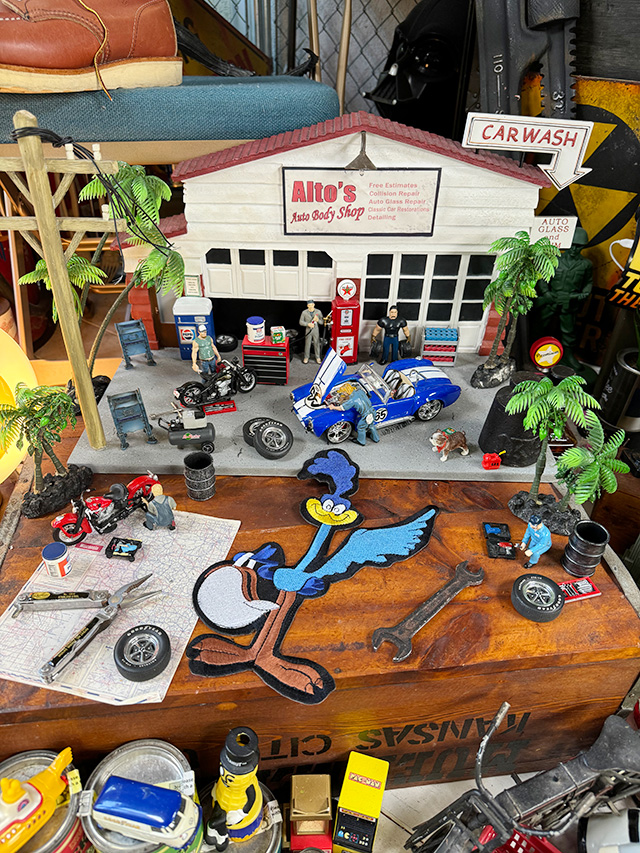 ヘルメット　ロードランナー　ビッグサイズ　ワッペン　24cm ■ アメリカン雑貨 アメリカ雑貨 |  | 02