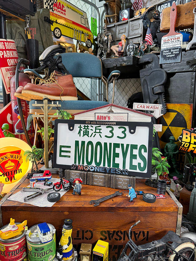 MOONEYES　ムーンアイズ　スキニー　3Dライセンスフレーム　クロームロゴ　（日本のナンプレ用サイズ）　単品　■ アメリカン雑貨 |  | 10