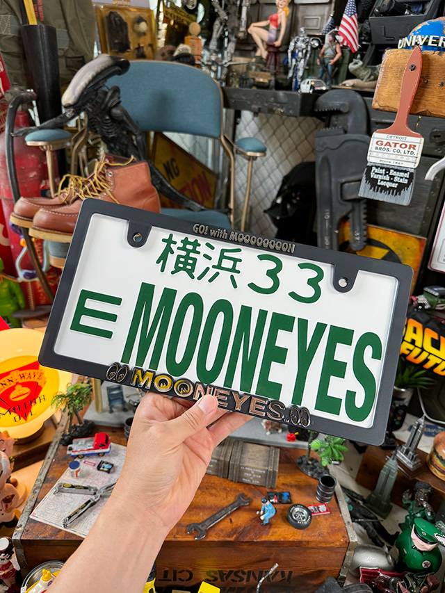 MOONEYES　ムーンアイズ　スキニー　3Dライセンスフレーム　クロームロゴ　（日本のナンプレ用サイズ）　単品　■ アメリカン雑貨 |  | 11