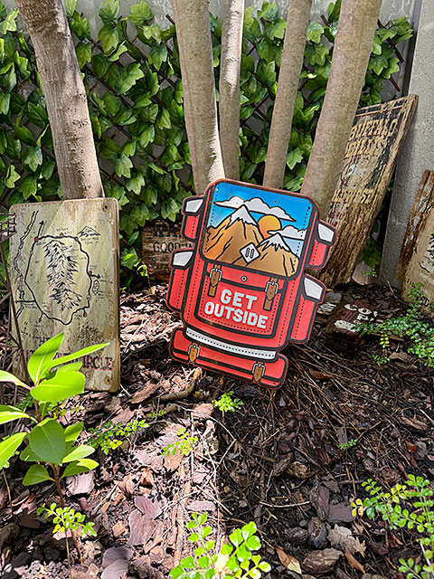 アウトドア　キャンプ　エンボスティンサイン　（バックパック）　ブリキ看板 ■ アメリカン雑貨 アメリカ雑貨 |  | 04