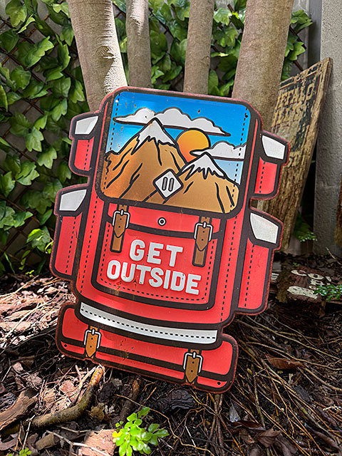 アウトドア　キャンプ　エンボスティンサイン　（バックパック）　ブリキ看板 ■ アメリカン雑貨 アメリカ雑貨 |  | 05