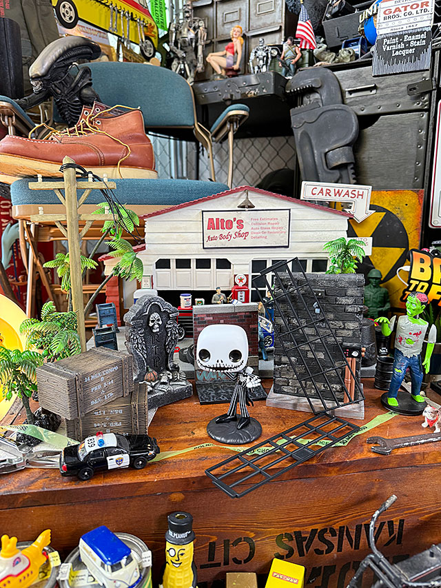 限定　ファンコポップ　ナイトメア・ビフォア・クリスマス　ジャック・スケリントン　（ヘッドレス・ホールディングヘッド）　フィギュア |  | 02