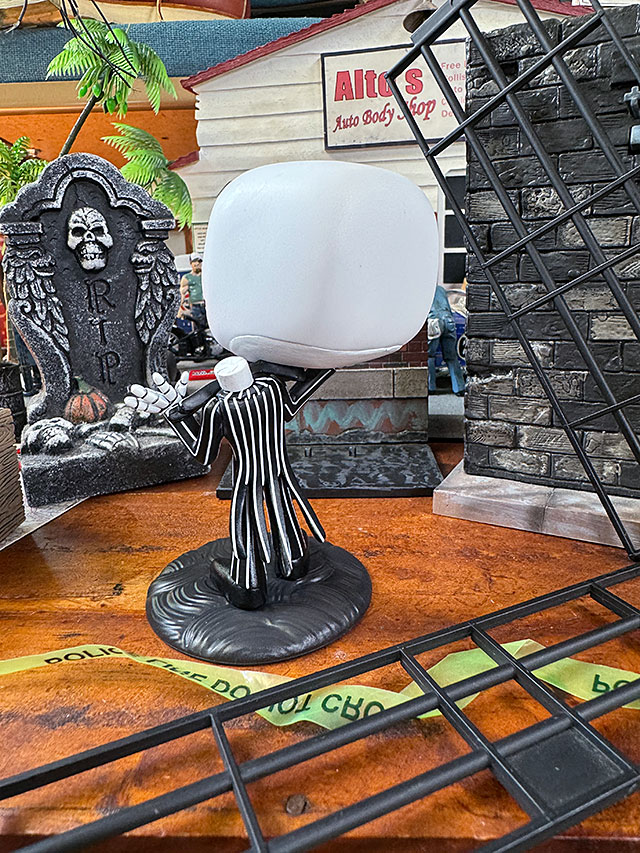 限定　ファンコポップ　ナイトメア・ビフォア・クリスマス　ジャック・スケリントン　（ヘッドレス・ホールディングヘッド）　フィギュア |  | 04