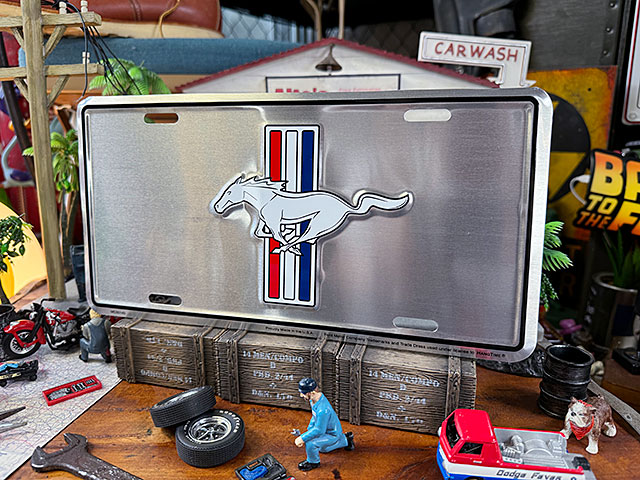 マスタング　ライセンスプレート　（シルバーエンブレム） ■ アメリカン雑貨 アメリカ雑貨 | 