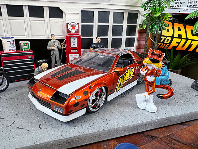 SunStar1/18 1982シボレーカマロZ28ダイキャストモデル箱付き サン