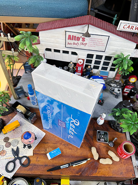 シード　レーダー消しゴム　最強ボスキャラ　SR-12000　（特大サイズ）　S-60の体積比218倍の大きさ　単品 ■ アメリカン雑貨 アメリカ雑貨 |  | 01