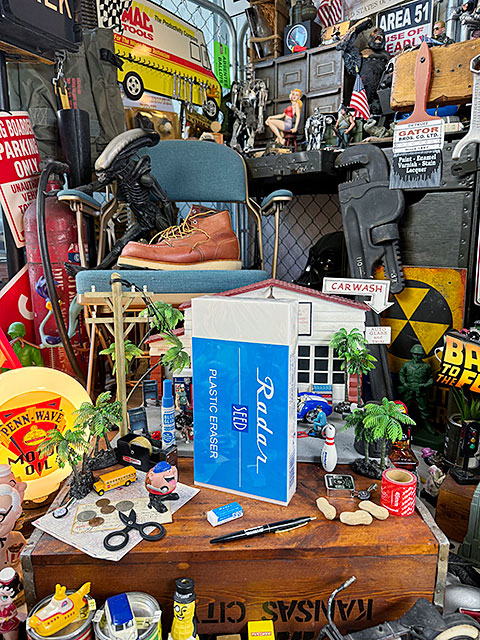 シード　レーダー消しゴム　最強ボスキャラ　SR-12000　（特大サイズ）　S-60の体積比218倍の大きさ　単品 ■ アメリカン雑貨 アメリカ雑貨 |  | 02