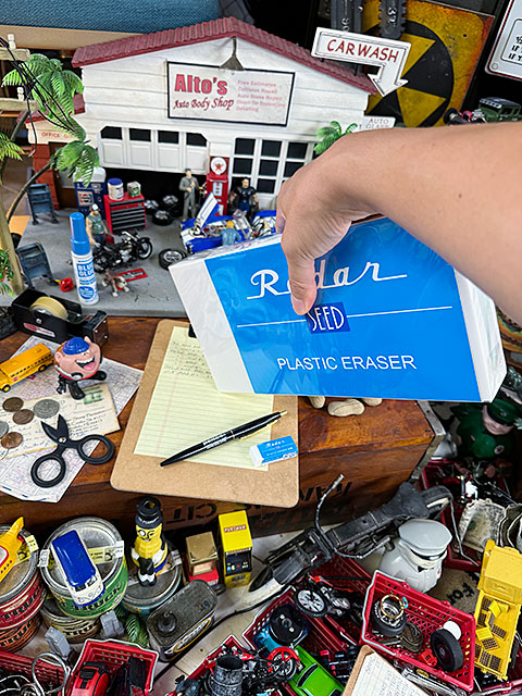 シード　レーダー消しゴム　最強ボスキャラ　SR-12000　（特大サイズ）　S-60の体積比218倍の大きさ　単品 ■ アメリカン雑貨 アメリカ雑貨 |  | 04