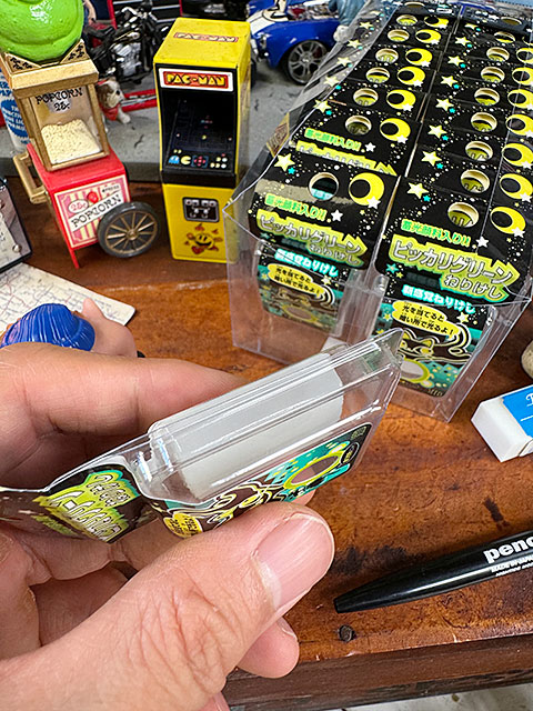 暗闇で光る！　蓄光　ピッカリグリーン　ねりけし ■ アメリカン雑貨 アメリカ雑貨 |  | 03