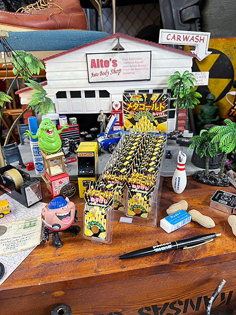 超ド級の存在感！メタゴールド　ねりけし ■ アメリカン雑貨 アメリカ雑貨 |  | 01