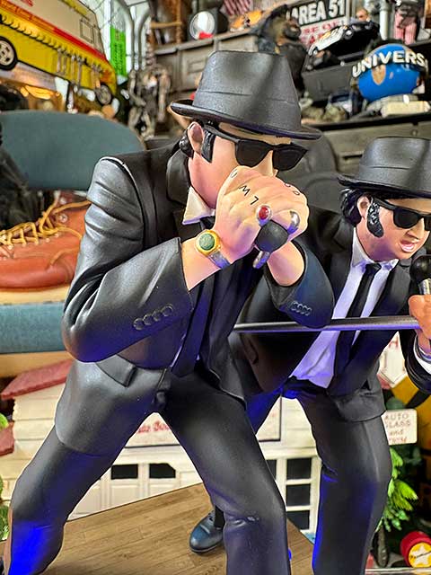 ブルースブラザーズ　エルウッド　フィギュア Amazon.com: McFarlane Toys - The Blues Brothers Jake