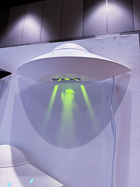 宇宙人が来襲！　UFO　ウォールライト　LED　（ホワイト）　単品 ■ アメリカン雑貨 アメリカ雑貨 | 