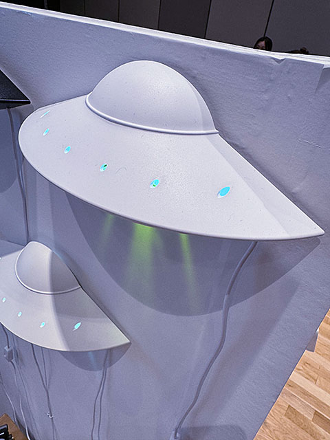宇宙人が来襲！　UFO　ウォールライト　LED　（ホワイト）　単品 ■ アメリカン雑貨 アメリカ雑貨 |  | 01