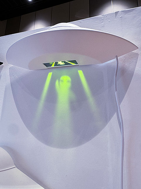 宇宙人が来襲！　UFO　ウォールライト　LED　（ホワイト）　単品 ■ アメリカン雑貨 アメリカ雑貨 |  | 02