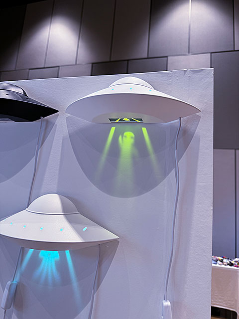 宇宙人が来襲！　UFO　ウォールライト　LED　（ホワイト）　単品 ■ アメリカン雑貨 アメリカ雑貨 |  | 03