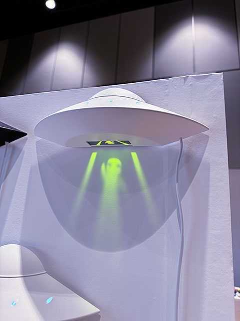 宇宙人が来襲！　UFO　ウォールライト　LED　（ホワイト）　単品 ■ アメリカン雑貨 アメリカ雑貨 |  | 04