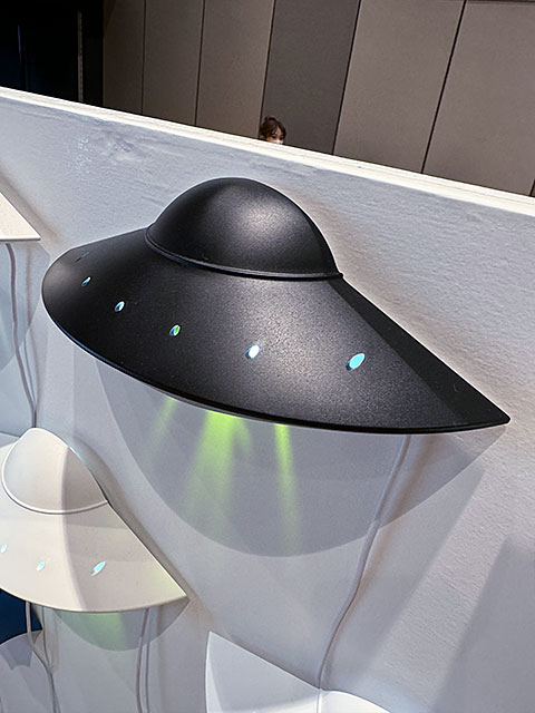 宇宙人が来襲！　UFO　ウォールライト　LED　（ブラック）　単品 ■ アメリカン雑貨 アメリカ雑貨 |  | 01