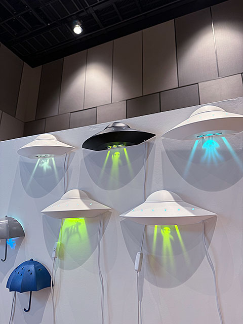 宇宙人が来襲！　UFO　ウォールライト　LED　（ブラック）　単品 ■ アメリカン雑貨 アメリカ雑貨 |  | 05