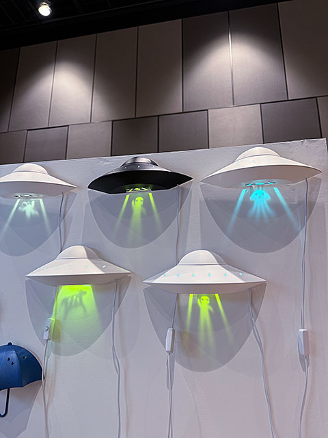 宇宙人が来襲！　UFO　ウォールライト　LED　（ブラック）　単品 ■ アメリカン雑貨 アメリカ雑貨 |  | 06