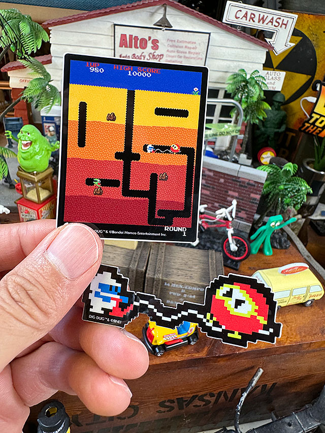 ナムコ　オフィシャル　ステッカー　ディグダグ　（ゲーム画面＆キャラクター）　初代ファミコン ■ アメリカン雑貨 アメリカ雑貨 | 