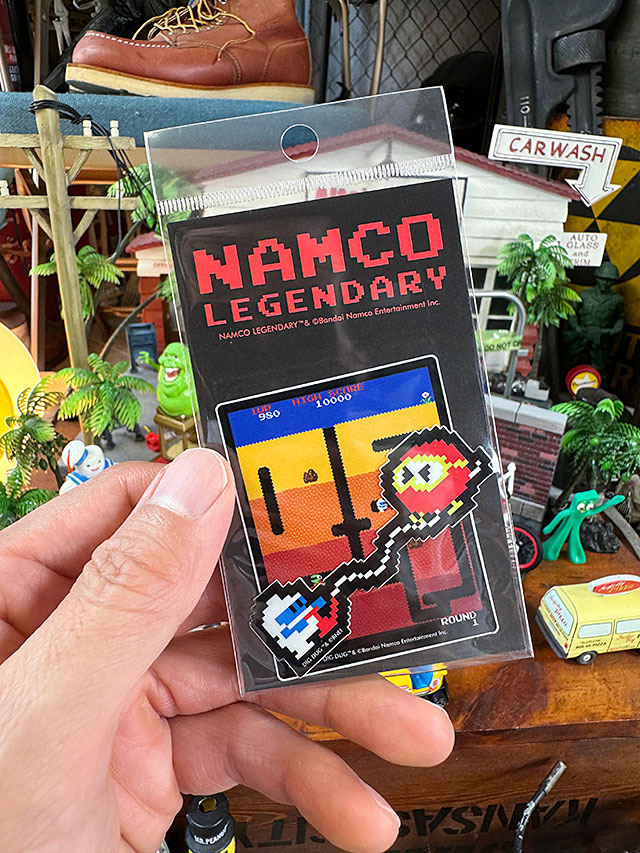 ナムコ　オフィシャル　ステッカー　ディグダグ　（ゲーム画面＆キャラクター）　初代ファミコン ■ アメリカン雑貨 アメリカ雑貨 |  | 01