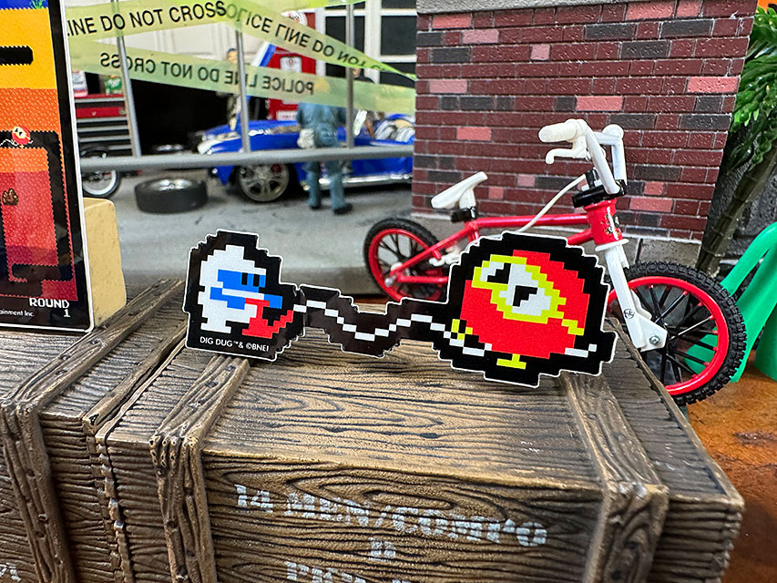 ナムコ　オフィシャル　ステッカー　ディグダグ　（ゲーム画面＆キャラクター）　初代ファミコン ■ アメリカン雑貨 アメリカ雑貨 |  | 04